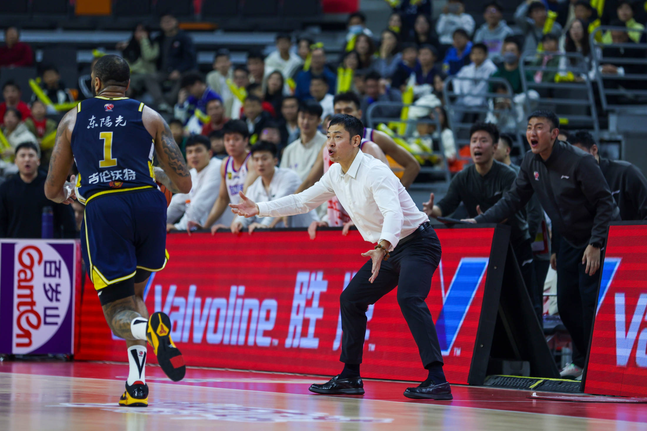 包含NBA季后赛今晨再迎强敌，弗拉门戈篮板制胜，主帅态度——悬念犹存，阵容厚度经受考验的词条