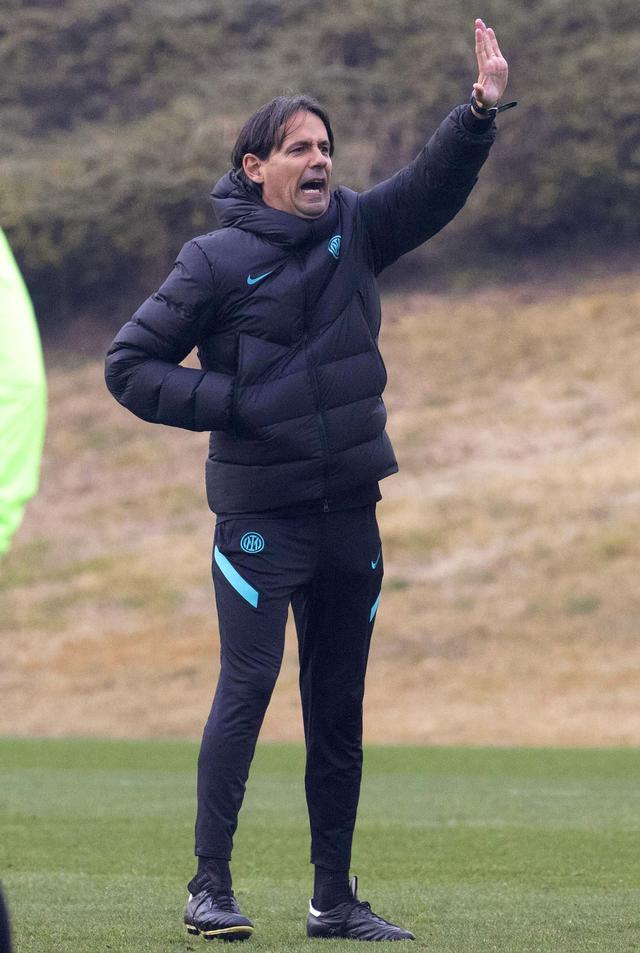 包含今晚体能课后，法兰克福单刀错失备战欧冠，目标明确，医务组通报恢复的词条